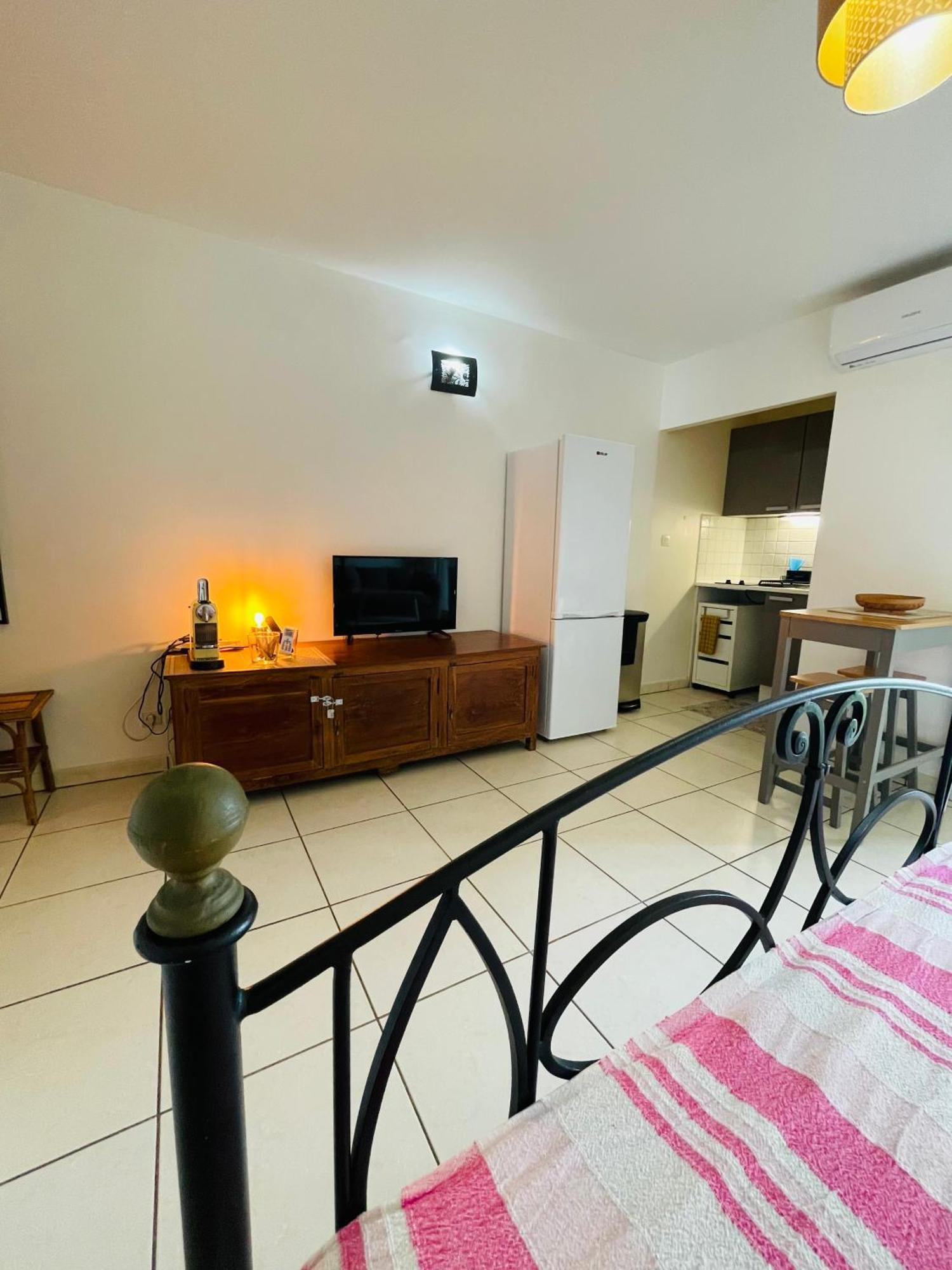 Prana Lodge Saint Gilles Les Bains 800 M De La Plage Екстериор снимка